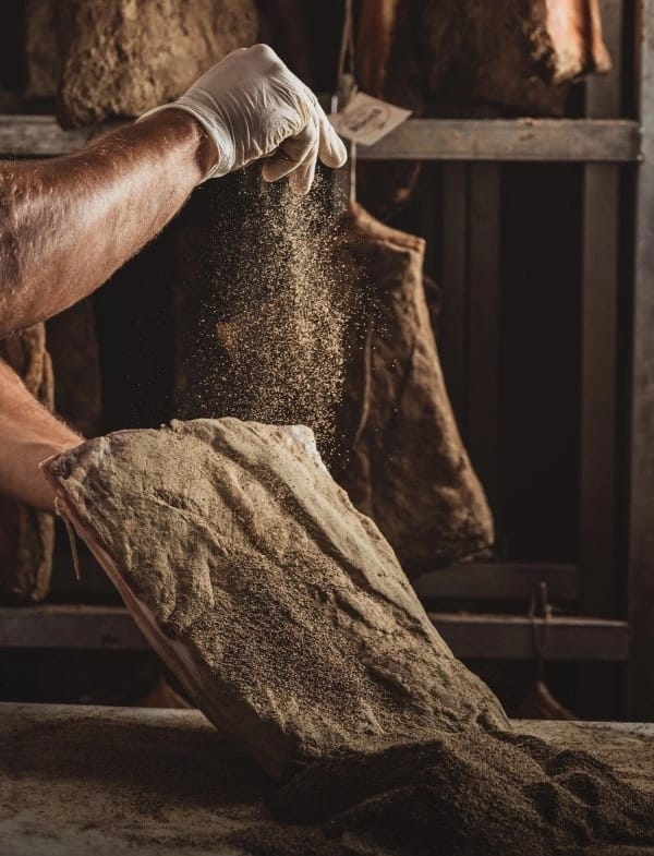 agriteca-oliveta-della-torre-salumificio-ricci-lavorazione-pepatura